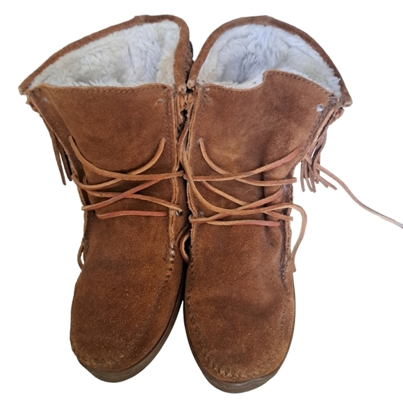 MINNETONKA short fringe leather moccasins booties shearling ankle boots WMS 8 - Picture 12 of 16